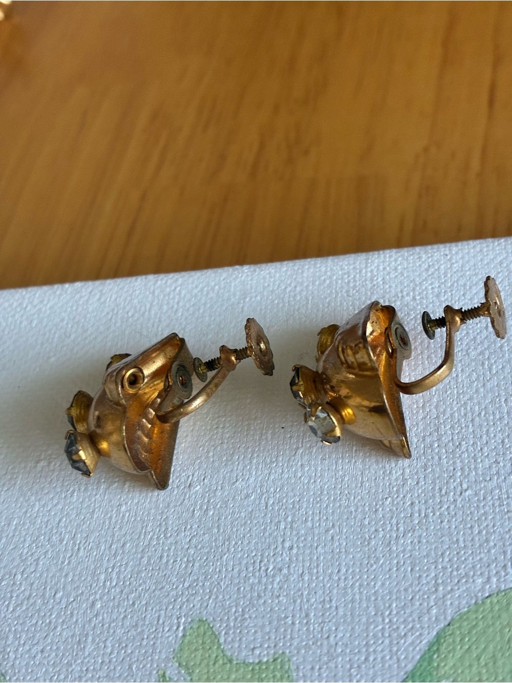 Vintage screw-back earrings. - Picture 4 of 5